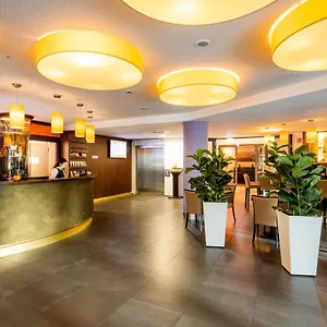 Stadthotel Am Roemerturm Otel